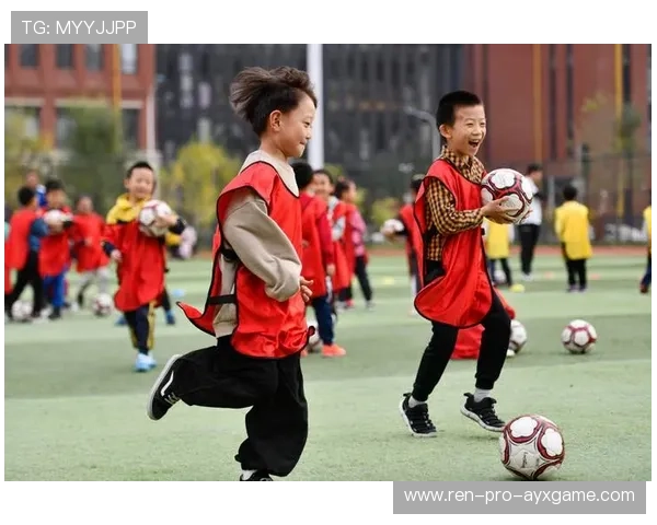 足球俱乐部在青训中强化教育保障并与学校建立双轨培养与升学对接